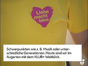 Gelbes T-Shirt mit rosa Herz mit Aufschrift: Liebe macht blind