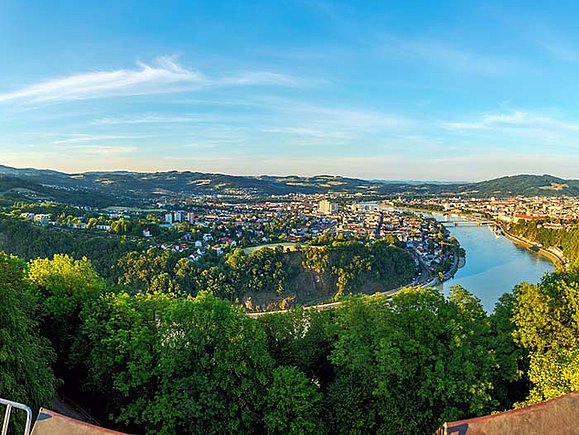 Aussicht vom Freinberg: Linz und die Donau