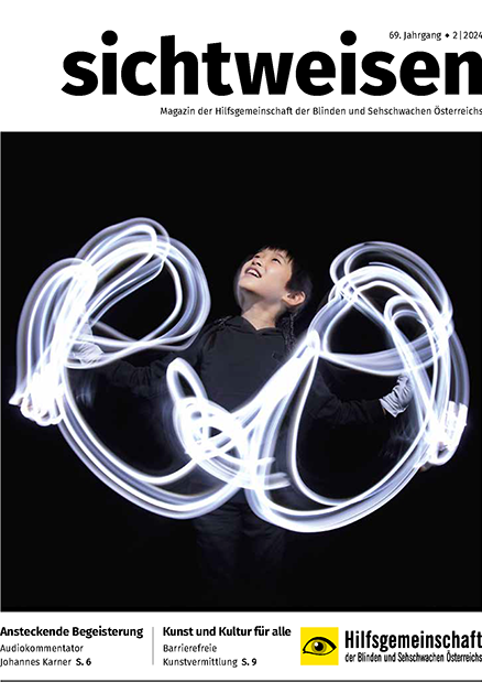 Cover des Magazins sichtweisen in weiß mit schwarzer Überschrift: Sichtweisen. Coverbild ist eine Langzeitaufnahme: ein lachender Junge auf schwarzem Hintergrund, um den Bahnen aus weißem Licht schwirren. 
