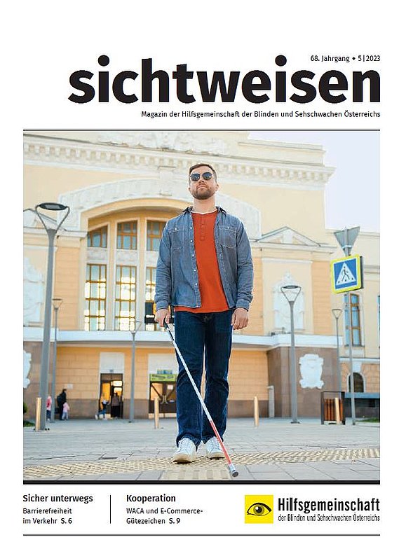cover des Magazin sichtweisen: Mann mit Langstock, Sonnenbrille und Jeansjacke geht über einen Platz