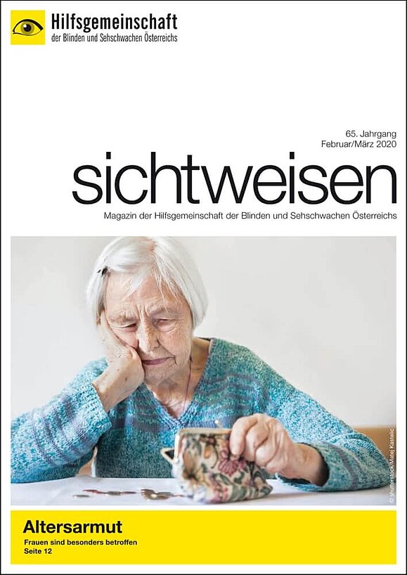 Das sichtweisen-Coverfoto zeigt eine alte Frau mit weißem Haar und blauem Pulli die sorgenvoll auf die vor ihr auf dem Tisch liegenden Münzen blickt, während sie ihre geöffnete Geldbörse in der linken Hand hält.