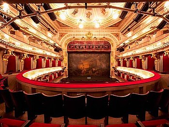 Besuch der Probe für das Schul-Musical „Die Zauberschule“ im Gymnasium Hamerling