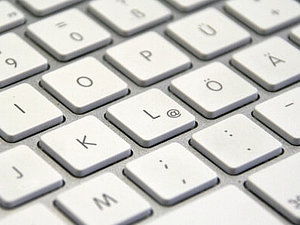Ein Ausschnitt einer Tastatur im Bereich der K, L und Ö Tasten