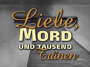 Auf dem grauen Buchcover ist ein Steg mit Blick auf die dahinterliegenden Berge zu sehen. Darüber ist ein Augenpaar. Darauf steht folgender Text "Erika Weniger - Liebe, Mord und tausend Tränen".