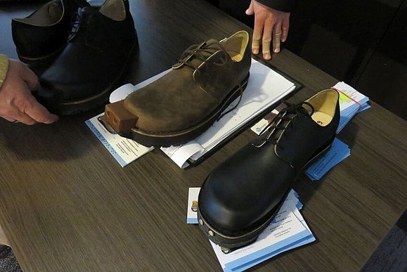 Der Walkassist von Tec Innovation ist ein Schuh mit Sensoren zur Hinderniserkennung