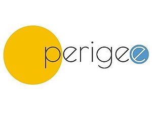 Logo Perigee mit gelbem Kreis beim "p" und blauem Kreis beim letzten "e"