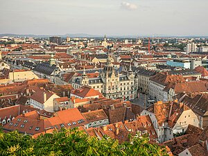 Foto: © unsplash / Leonhard Niederwimmer Eine Stadt mit vielen Gebäuden
