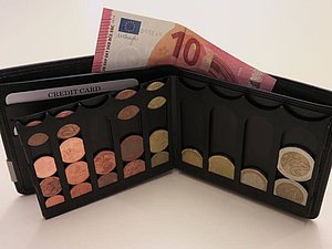 Geldbörse mit eingebauter Münzsortierung