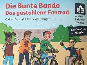 Umschlag des Buches: Sechs Kinder gehen unterschiedlichen Tätigkeiten nach.