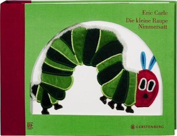 Cover des Kinderbuches „Die kleine Raupe Nimmersatt“ - Reliefausgabe mit Brailleschrift Cover des Kinderbuches mit tastbarer Stoffraupe in grün-rot.